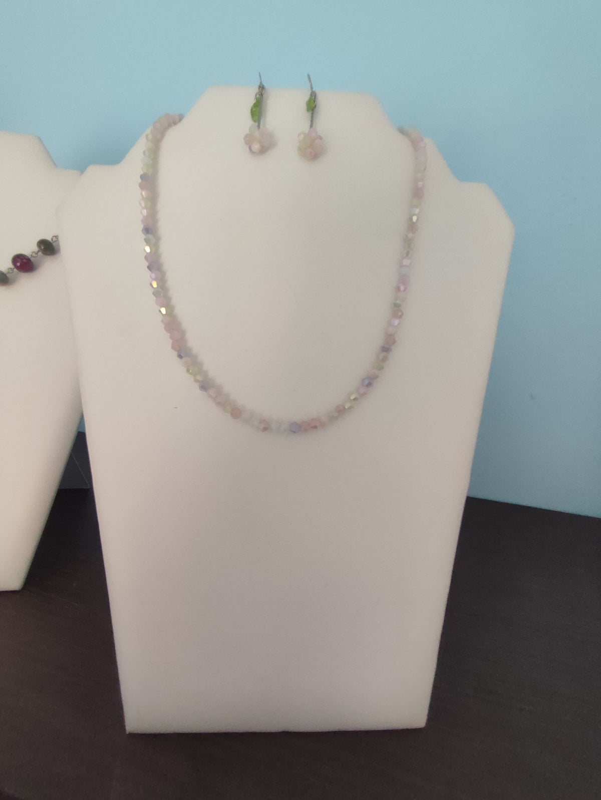 Set Bijuterii Pastel cu Colier și Cercei din Mărgele Fațetate și Oțel Inoxidabil