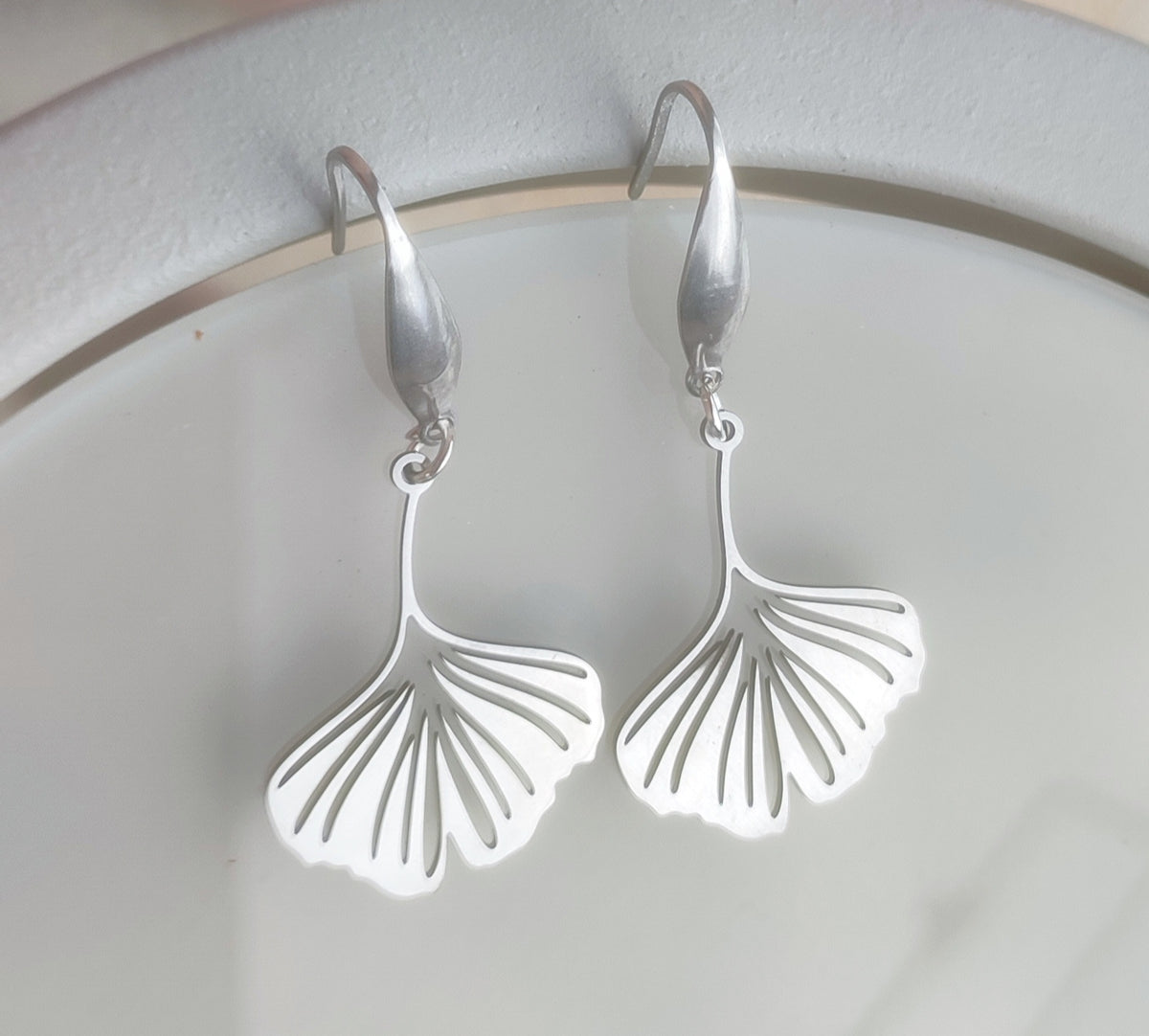Cercei din oțel inoxidabil – Design frunză de Ginkgo Biloba