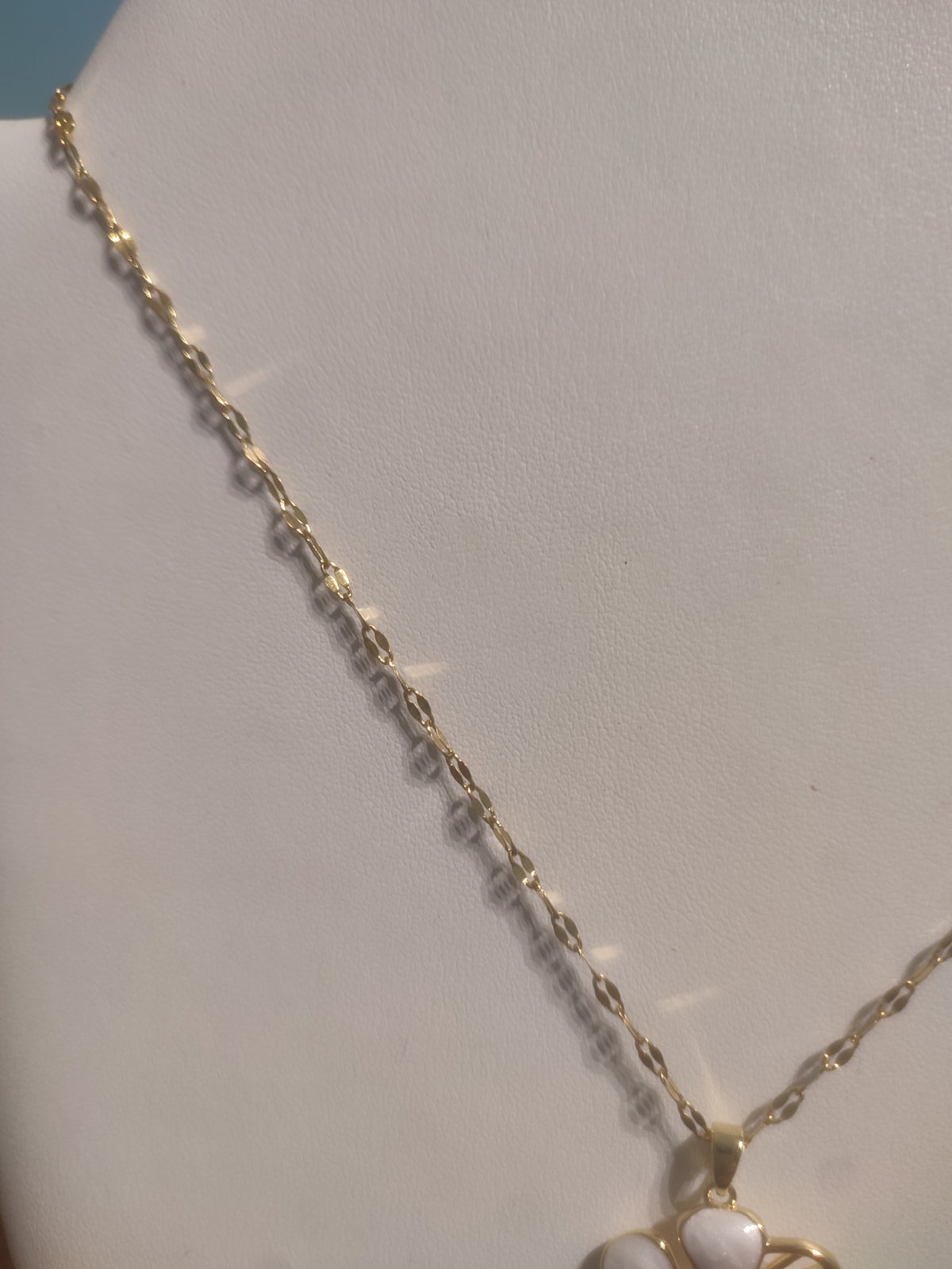 Colier Floare Regală – Strălucire și Eleganță