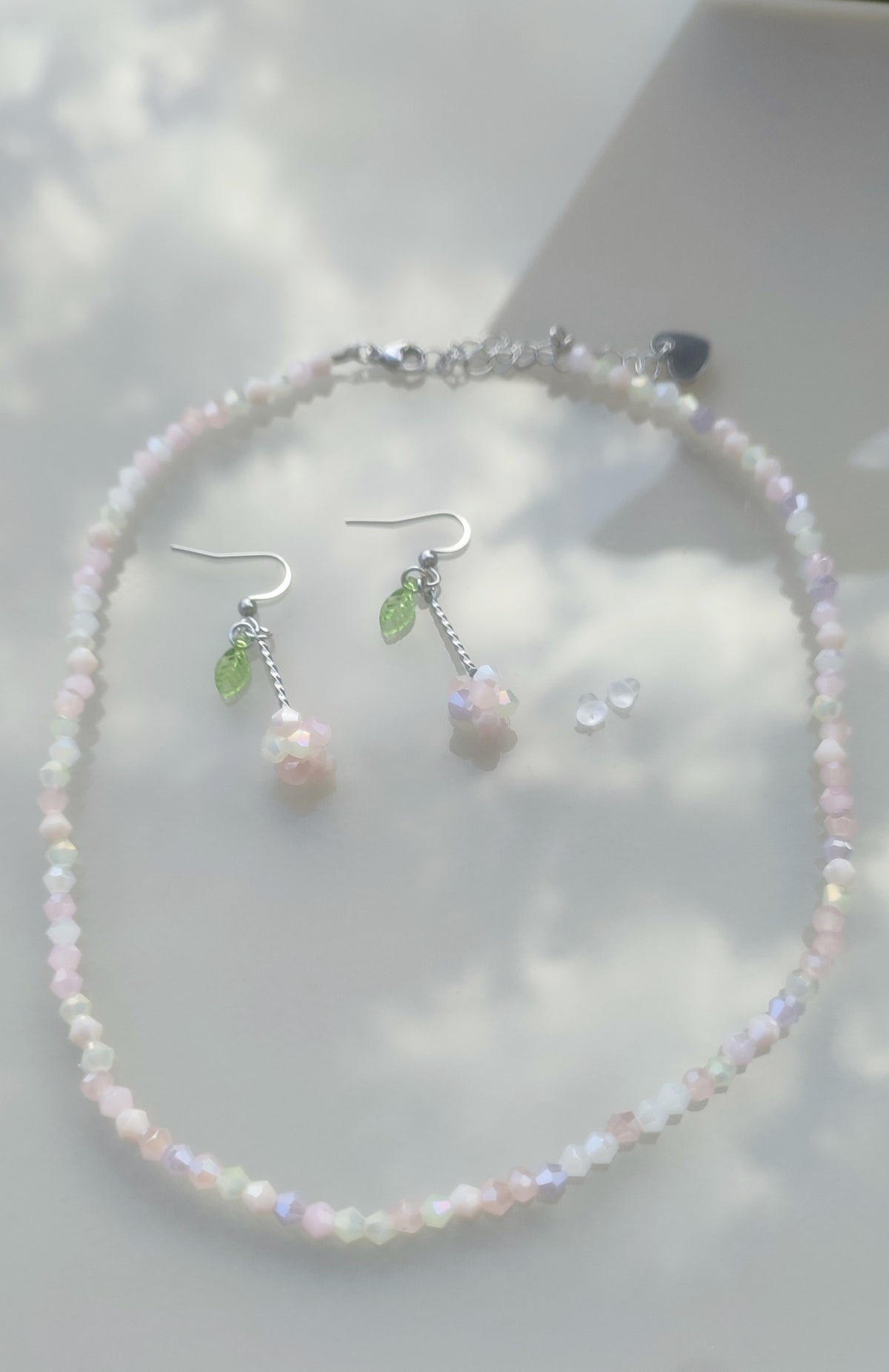 Set Bijuterii Pastel cu Colier și Cercei din Mărgele Fațetate și Oțel Inoxidabil