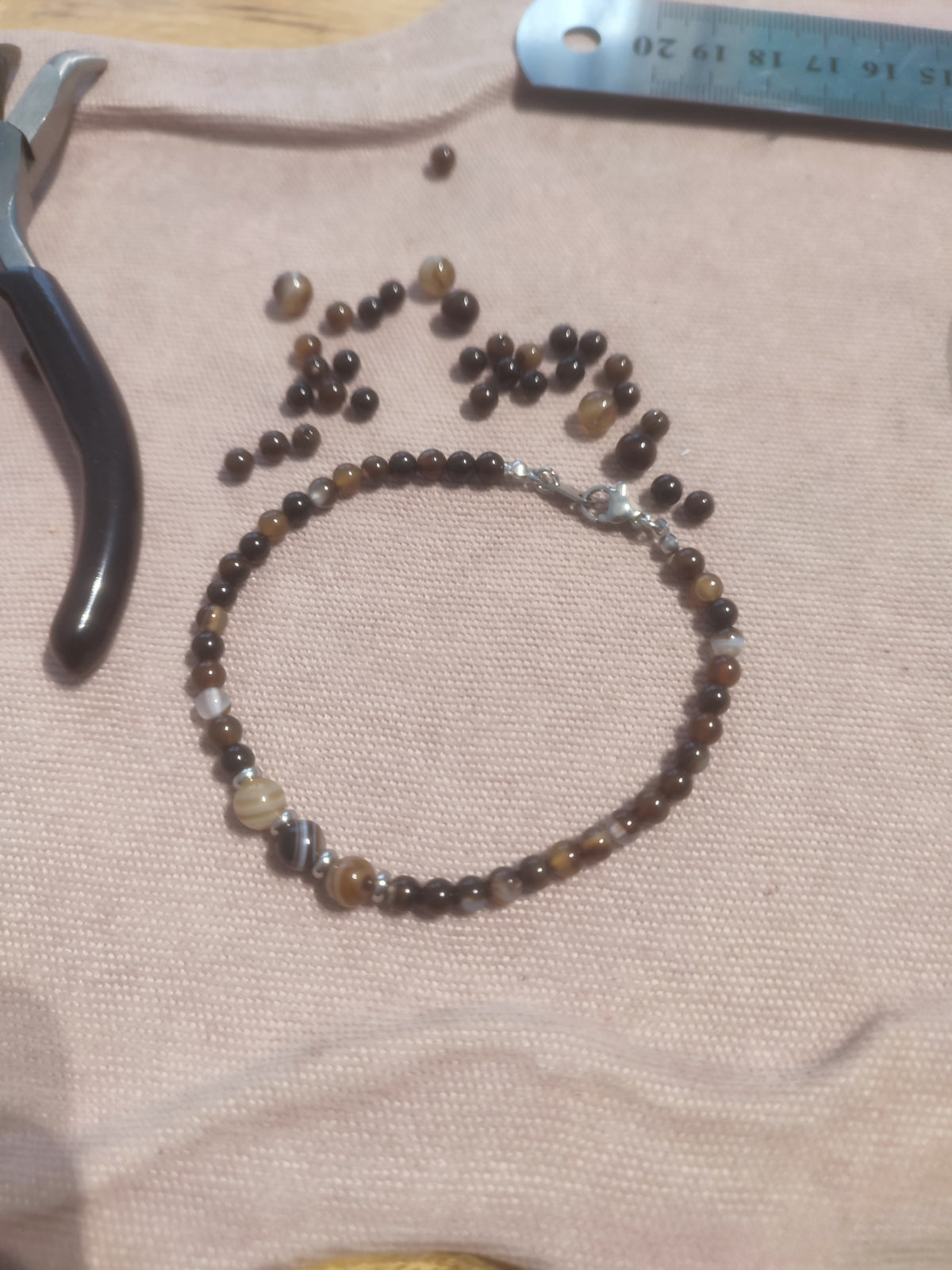 Brățară Handmade din Mărgele de Sticlă – Imitație Ochi de Tigru și Oțel Inoxidabil